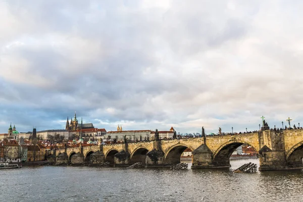 Panorama Del Ponte Carlo Praga Cui Stanno Radunando Nuvole Tempesta — Foto Stock