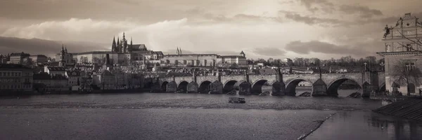Rano Malownicza Panorama Mostu Karola Pradze Wykonane Stylu Vintage — Zdjęcie stockowe
