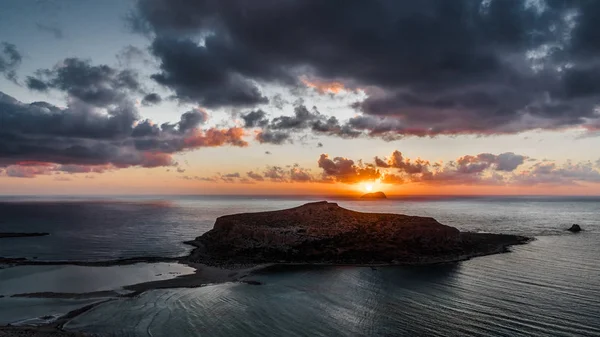 Últimos Raios Sol Poente Iluminam Península Balos Ponta Ocidental Creta — Fotografia de Stock