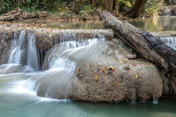 Fluxos Frescos Cachoeira Montanha Erawan Província Kanchanaburi Oeste Tailândia — Fotografia de Stock