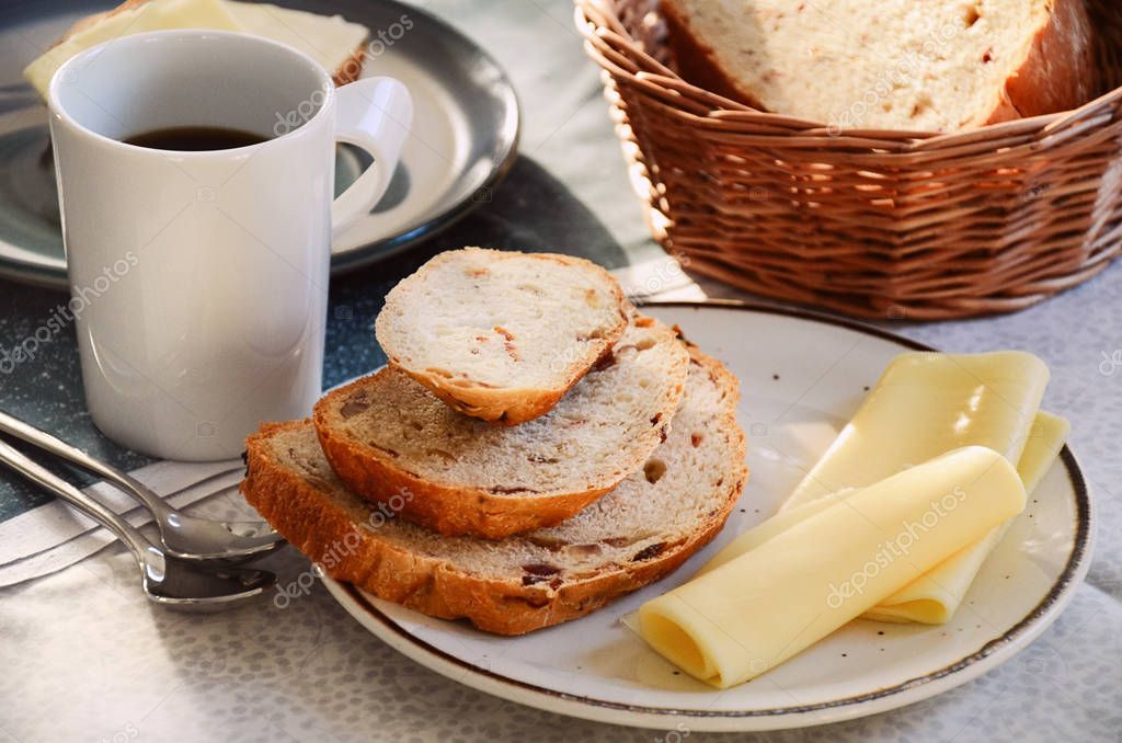 Imágenes desayuno pan y cafe Desayuno con una taza de