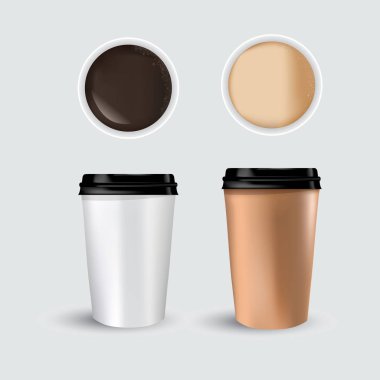 Gri arkaplanda kahve fincanı ve kahve çekirdeği.