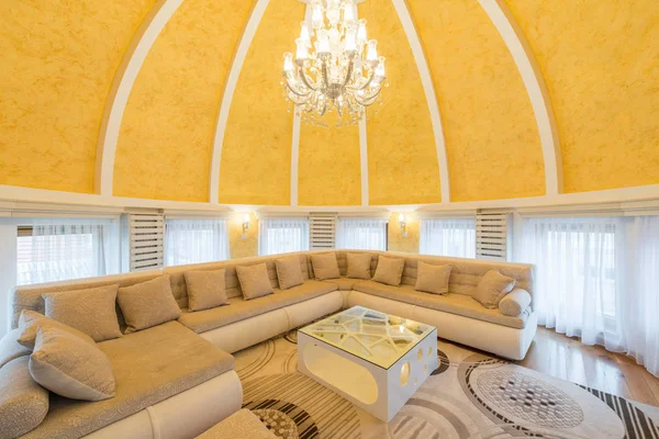 Interior of a luxury dome apartment villa, living room, domed ce — Stock Photo, Image