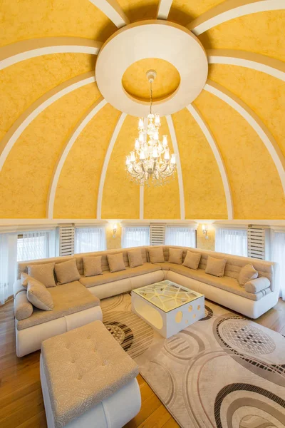 Interior of a luxury dome apartment villa, living room, domed ce — Stock Photo, Image