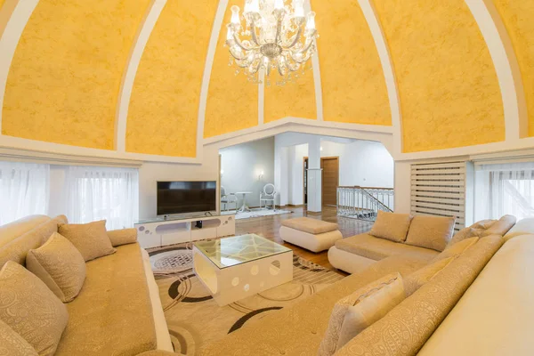 Interior of a luxury dome apartment villa, living room, domed ce — Stock Photo, Image