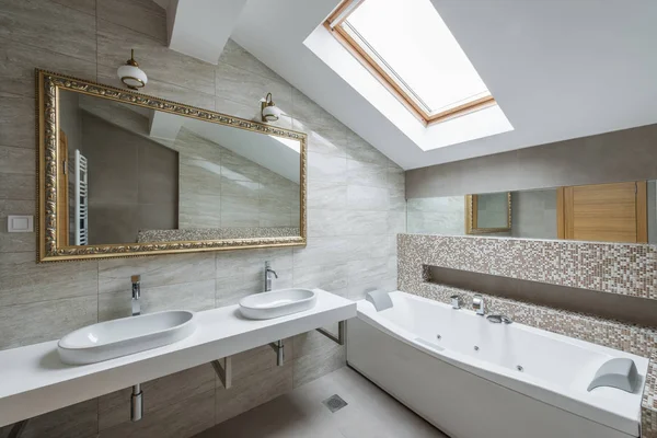 Loft daire lüks banyoda iç