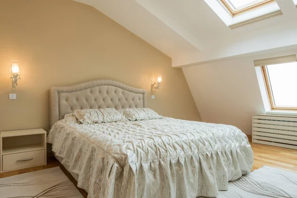 Interior of a luxury loft bedroom with master bed — Stock Photo, Image