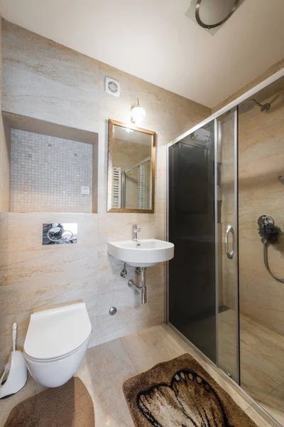 Moderno bagno interno con cabina doccia — Foto Stock