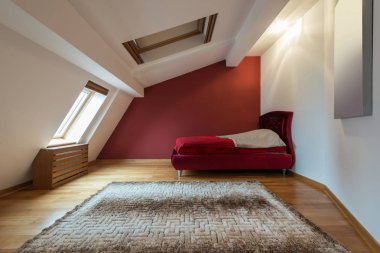 Yatak odası iç lüks kırmızı çatı, çatı, çatı ile daire 