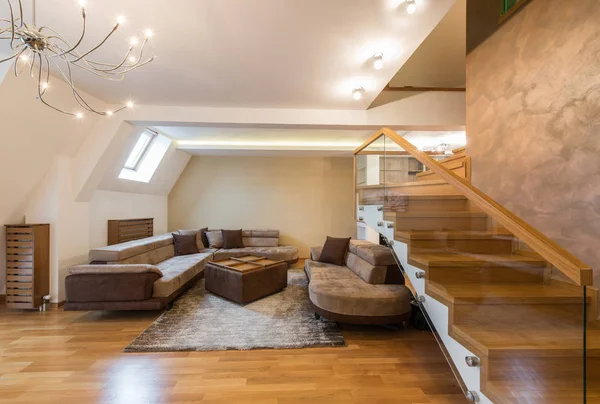 Na otwartym planie salon wnętrza w luksusowy loft Apartament — Zdjęcie stockowe