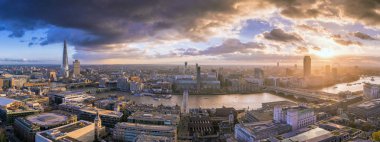 Londra, İngiltere - gün batımında Güney Londra görünümünü panoramik manzarası