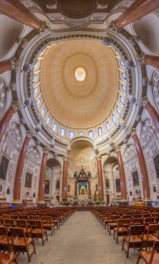 Valletta, Malta - Ekim 2016 - iç ve ünlü Basilica of Our Lady Mount Carmel Church of, UNESCO Dünya Miras Listesi başkenti Valletta, Malta bir Roma Katolik Kilisesi parçası altar