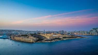 Valletta, Malta - Valletta, sermaye şehir malta Manoel Adası ve Sliema batımında üst görünümden panoramik manzarası