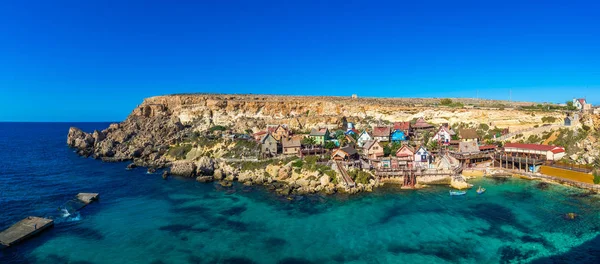 Il-Mellieha, Malta - Panoramic skyline view of the beautiful Popeye Village at Anchor Bay. This village was the set in Robert Altman's famous movie 'Popeye' with Robin Williams in the main role. — Stock Photo, Image