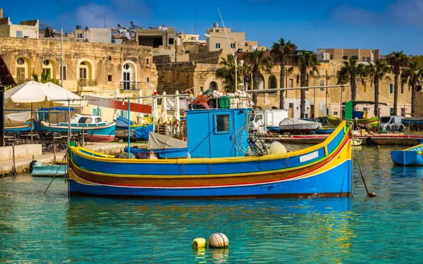 Panorama-Innenaufnahme der Mosta-Kuppel in Mosta, Malta. Mariä Himmelfahrt-Kirche, bekannt als Rotunde von Mosta, die drittgrößte Kirche Europas — Stockfoto