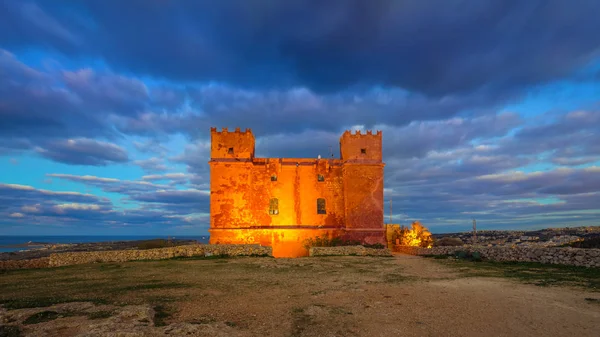 Il-Mellieha, Malta - St Agatha's Red Tower at blue hour with beautiful moving clouds and sky — Stock Photo, Image