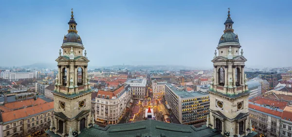 Budapest, Magyarország - Stephens bazilika Szent aka Szent István Bazilika, a télen tetejétől Budapest panorámás látképe megtekintése — Stock Fotó