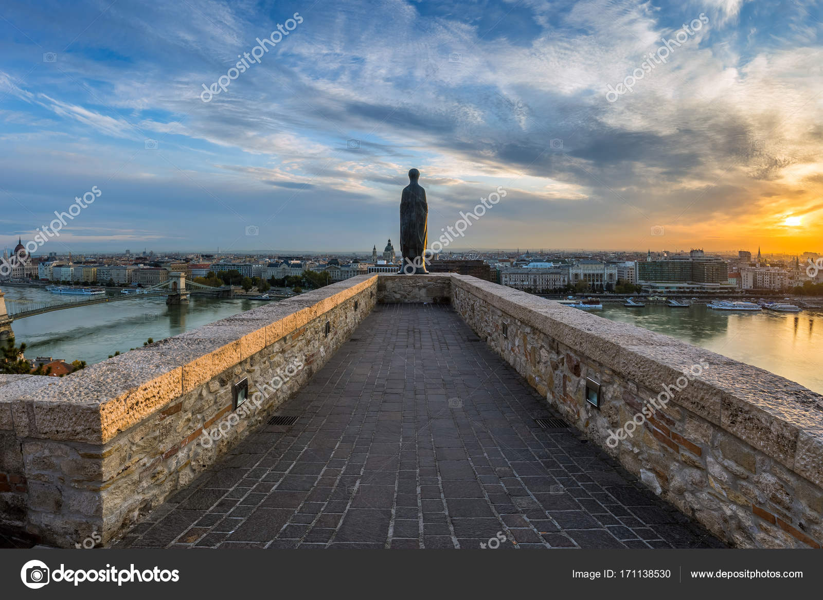 Budapest Hongrie Balcon Avec Statue Sur La Colline De