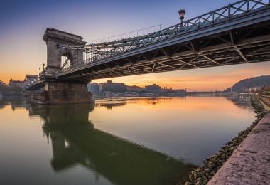 Budapeşte, Macaristan - ünlü Szechenyi Chain Bridge gündoğumu