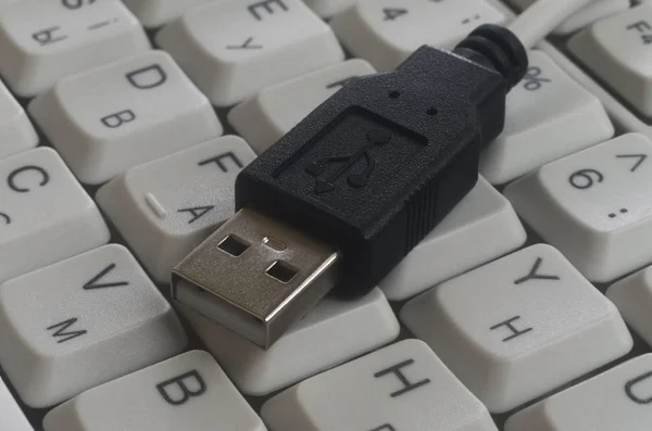 Entrada USB no teclado branco — Fotografia de Stock
