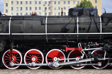 buharlı tren kırmızı tekerlekler