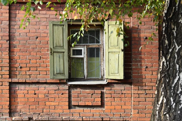 Pencere Bir Eski Rus Renkli Köyü Hut — Stok fotoğraf