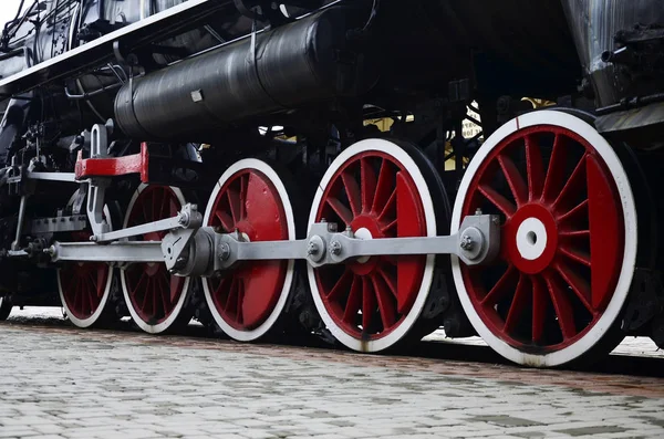Rote Räder der Dampflok — Stockfoto
