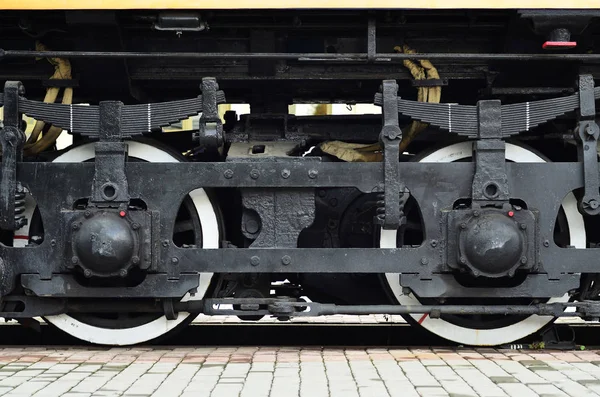 Hjul af et russisk moderne lokomotiv - Stock-foto
