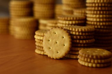 Klasik yuvarlak tuzlu kraker