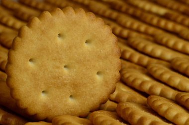 Klasik yuvarlak tuzlu kraker