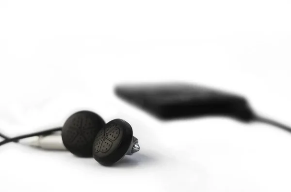 Fones de ouvido isolados em branco — Fotografia de Stock