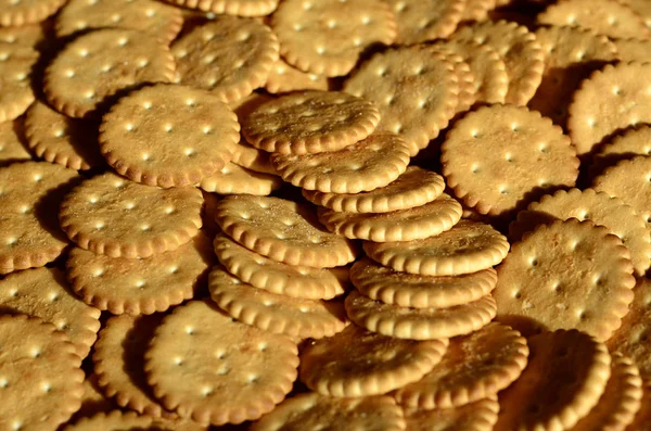 Närbild Bakgrund Många Saltade Runda Kex — Stockfoto