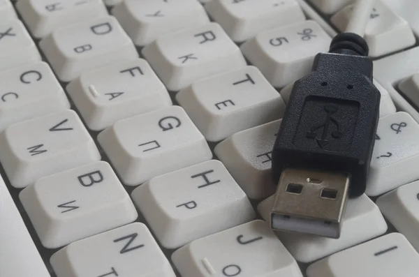 Entrada Usb Preta Nos Botões Teclado Branco — Fotografia de Stock