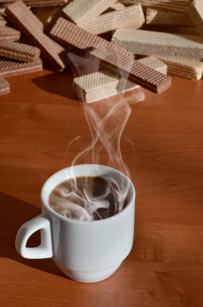 Kaffekopp och våfflor — Stockfoto