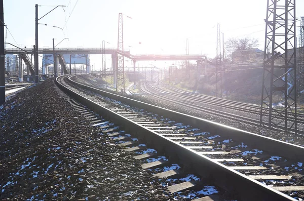 Manzara Parlak Güneş Işığı Altında Bir Karlı Rus Kış Tren — Stok fotoğraf