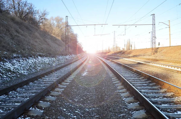 Landschap Van Een Besneeuwde Russische Winter Spoorlijn Onder Fel Zonlicht — Stockfoto