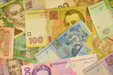Birçok Ukraynalı para faturaları çeşitli mezheplerin ve renkler. Tarihi ve kültürel figürler ve tarihsel kurumların portreleri ile Ukrayna banknotlar. Modern Ukrayna para - hryvnia. En düşük UAH