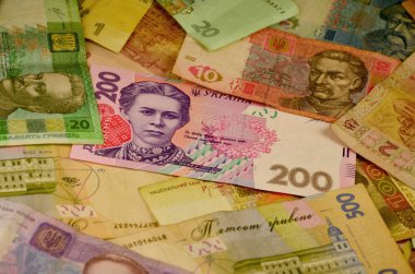 Birçok Ukraynalı para faturaları çeşitli mezheplerin ve renkler. Tarihi ve kültürel figürler ve tarihsel kurumların portreleri ile Ukrayna banknotlar. Modern Ukrayna para - hryvnia. En düşük UAH