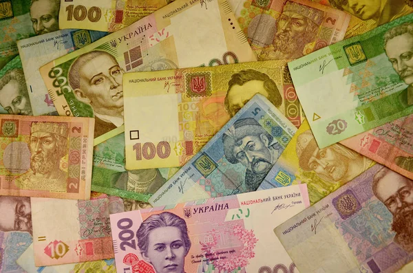 異なる値のウクライナの紙幣の山の背景イメージです グリブナと呼ばれる ウクライナの銀行の紙幣の膨大な数 Ukrain の経済危機の概念 — ストック写真