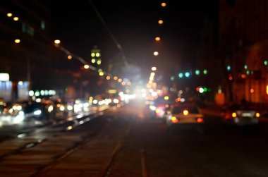 Sanatsal stil - ufuk kentsel soyut doku, şehir ışıkları gece, vintage veya retro renk tonu, sokakta arabadan bokeh ile arka plan bulanık