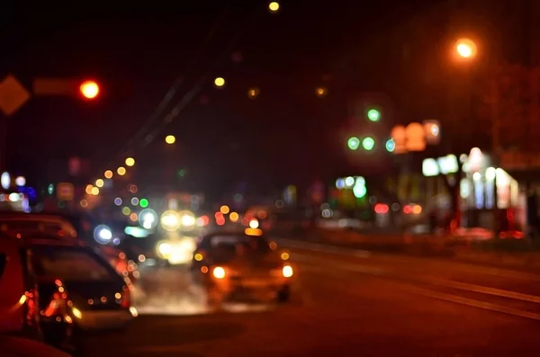 Lumières Floues Déconcentrées Circulation Sur Une Route Pluvieuse Humide Ville — Photo