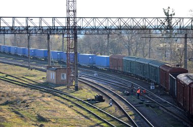 Güneşli demiryolu manzara