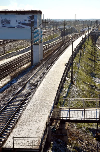 Empty railway station platform — Stock Photo, Image
