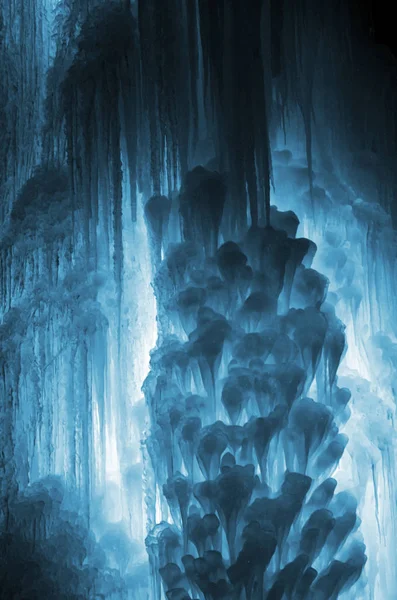 Icicles de gelo enormes — Fotografia de Stock