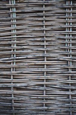 Yıpranmış el yapımı ahşap duvar dokusu. Yaşlı eski köy ahşap çit.