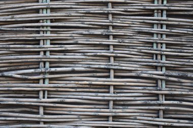 Yıpranmış el yapımı ahşap duvar dokusu. Yaşlı eski köy ahşap çit.