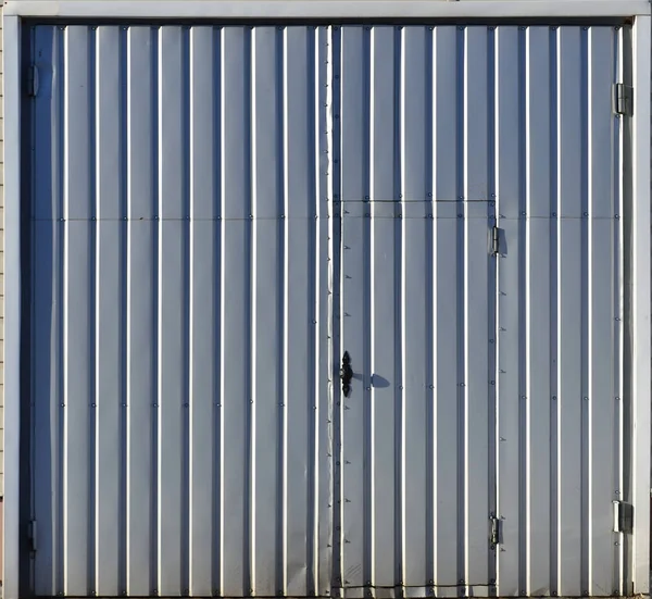 Texturen Brown Korrugerad Metalldörr Med Färgad Ram Stadens Struktur Gate — Stockfoto