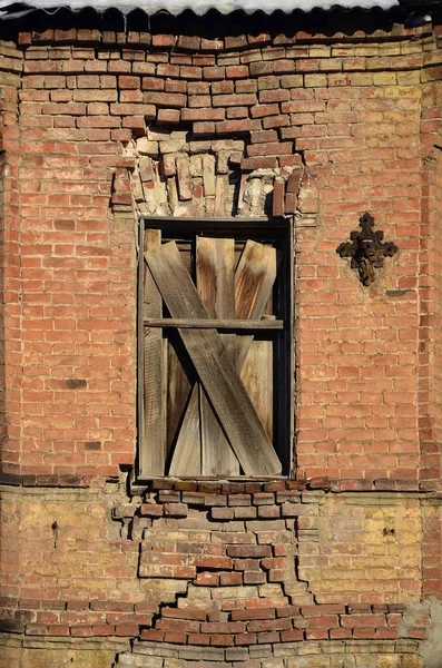 Texture Old Boarded Windows Damaged Brick Wall Wall Abandoned Room — Stock Photo, Image