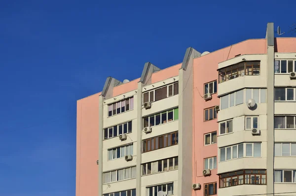 Edificio ruso de varias plantas — Foto de Stock