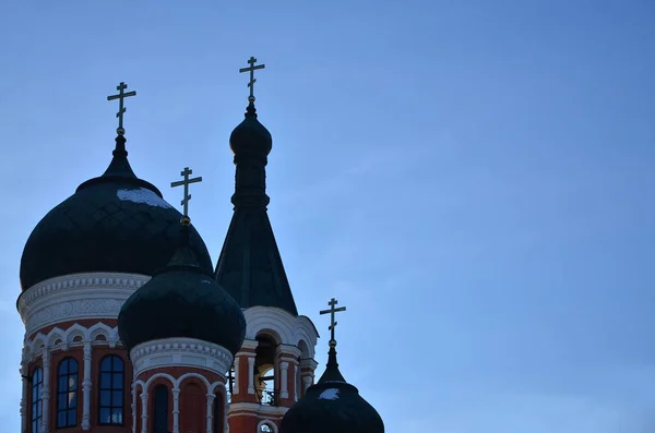 Saints Kilisesi Kharkiv Ukrayna Kilise Detaylı Fotoğraf Siyah Kubbe Kabartma — Stok fotoğraf